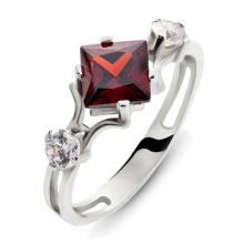 Пръстен от бяло злато с рубин и диаманти
